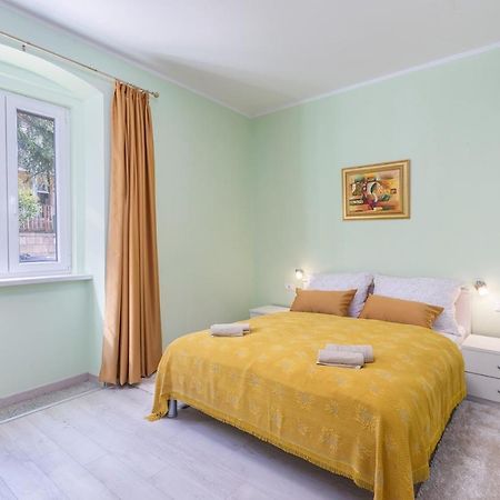 Apartment Lazzarich With Terrace ポレッチ エクステリア 写真