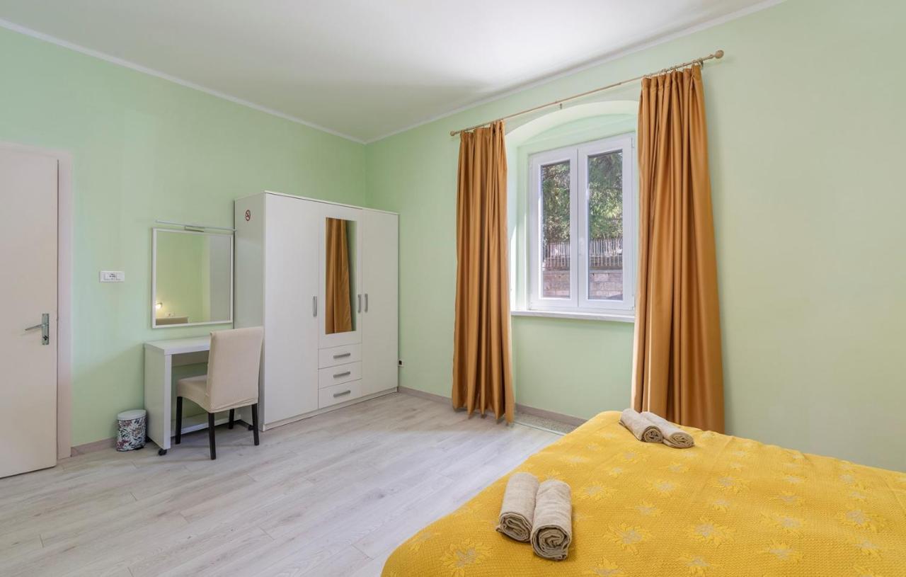 Apartment Lazzarich With Terrace ポレッチ エクステリア 写真
